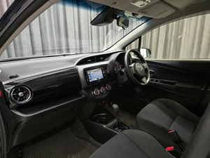 Хетчбэк Toyota Vitz 2018 года, 1089000 рублей, Красноярск