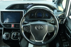 Минивэн Toyota Esquire 2019 года, 2499000 рублей, Омск