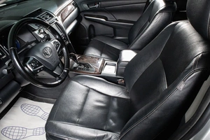 Седан Toyota Camry 2014 года, 1999000 рублей, Сургут