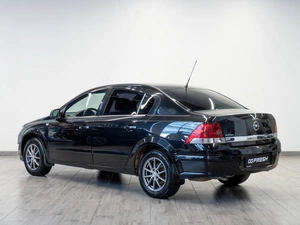 Седан Opel Astra 2013 года, 899000 рублей, Саратов