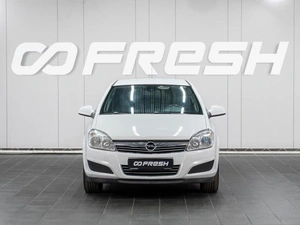 Седан Opel Astra 2011 года, 629000 рублей, Сургут