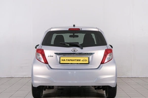 Хетчбэк Toyota Vitz 2013 года, 749000 рублей, Красноярск