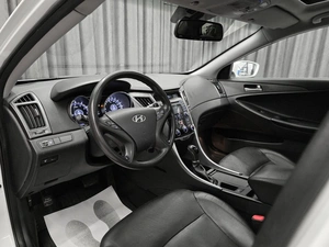 Седан Hyundai Sonata 2010 года, 925000 рублей, Красноярск