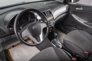 Седан Hyundai Solaris 2013 года, 999000 рублей, Томск