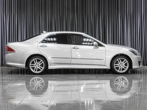 Седан Toyota Crown 2010 года, 1969000 рублей, Тюмень