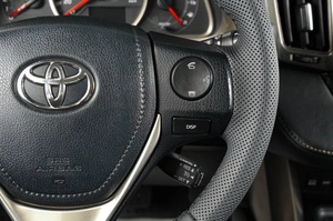 Внедорожник Toyota RAV4 2015 года, 2229000 рублей, Тюмень