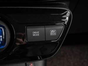 Лифтбек Toyota Prius 2019 года, 2150000 рублей, Краснодар