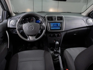 Хетчбэк Renault Sandero 2017 года, 699000 рублей, Тюмень