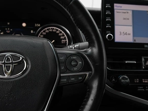 Седан Toyota Camry 2021 года, 2440000 рублей, Большой Сочи