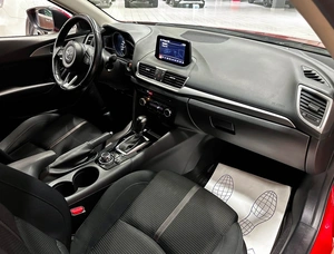 Хетчбэк Mazda 3 2017 года, 1740000 рублей, Красноярск