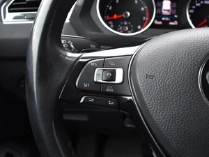 Внедорожник Volkswagen Tiguan 2017 года, 2330000 рублей, Краснодар