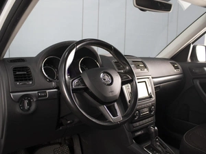 Внедорожник Skoda Yeti 2017 года, 1570000 рублей, Омск