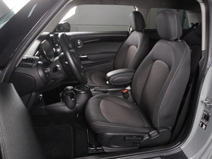 Хетчбэк MINI Cooper 2022 года, 2698000 рублей, Красный Пахарь