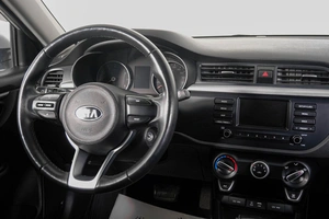 Хетчбэк Kia Rio X-Line 2018 года, 1349000 рублей, Кемерово