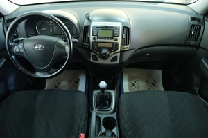 Хетчбэк Hyundai i30 2009 года, 679000 рублей, Омск