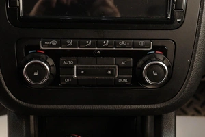 Седан Volkswagen Jetta 2010 года, 849000 рублей, Челябинск