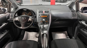 Хетчбэк Toyota Auris 2008 года, 797000 рублей, Красноярск