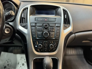 Хетчбэк Opel Astra GTC 2012 года, 857000 рублей, Красноярск