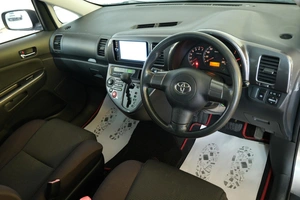 Минивэн Toyota Wish 2003 года, 689000 рублей, Омск