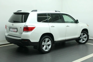Внедорожник Toyota Highlander 2013 года, 2120000 рублей, Красноярск
