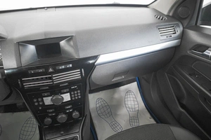 Седан Opel Astra 2008 года, 749000 рублей, Кемерово