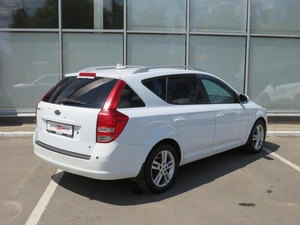 Хэтчбек Kia Ceed 2011 года, 890000 рублей, Брянск