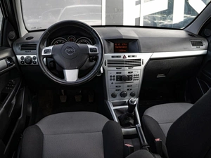 Седан Opel Astra 2014 года, 625000 рублей, Краснодар