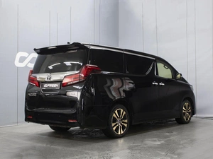 Минивэн Toyota Alphard 2019 года, 6557888 рублей, Омск