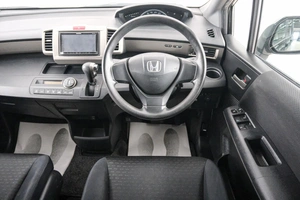Минивэн Honda Freed 2011 года, 989000 рублей, Красноярск