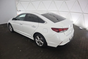 Седан Hyundai Sonata 2018 года, 1800000 рублей, Орёл