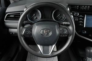 Седан Toyota Camry 2019 года, 3199000 рублей, Тюмень