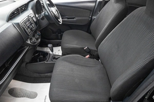 Хетчбэк Toyota Vitz 2017 года, 1049000 рублей, Барнаул