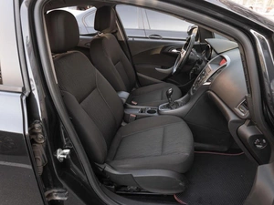 Седан Opel Astra 2013 года, 929000 рублей, Саратов