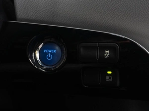 Лифтбек Toyota Prius 2016 года, 1829000 рублей, Тюмень