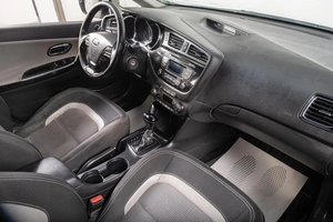 Хетчбэк Kia Ceed 2013 года, 949000 рублей, Томск
