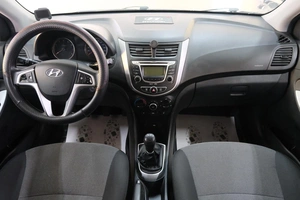 Хетчбэк Hyundai Solaris 2012 года, 739000 рублей, Омск