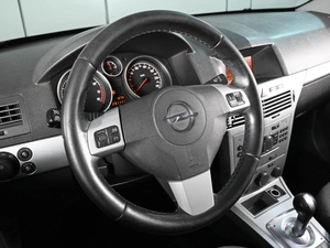 Седан Opel Astra 2010 года, 530000 рублей, Аксай