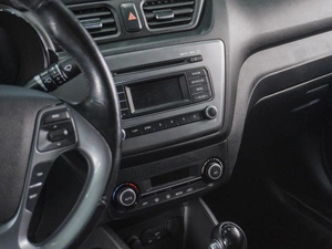 Седан Kia Rio 2017 года, 1379000 рублей, Сургут