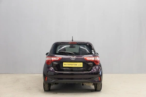 Хетчбэк Toyota Vitz 2017 года, 1199000 рублей, Новосибирск