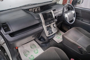 Минивэн Toyota Noah 2011 года, 1479000 рублей, Томск