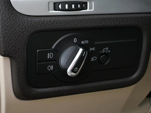 Внедорожник Volkswagen Touareg 2012 года, 2179000 рублей, Волгоград