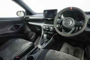 Хетчбэк Toyota Yaris 2021 года, 1059000 рублей, Новосибирск