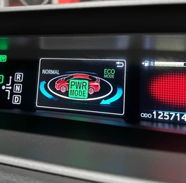 Лифтбек Toyota Prius 2016 года, 1697000 рублей, Красноярск