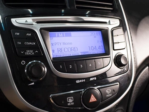 Хетчбэк Hyundai Solaris 2013 года, 980000 рублей, Омск