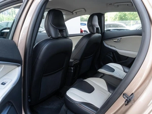 Хетчбэк Volvo V40 Cross Country 2013 года, 1335000 рублей, Волгоград
