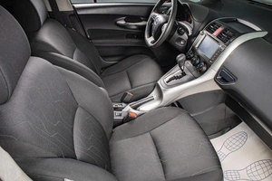 Хетчбэк Toyota Auris 2011 года, 1009000 рублей, Сургут