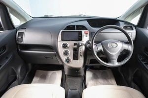 Хетчбэк Toyota Ractis 2010 года, 989000 рублей, Новосибирск