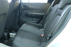 Хетчбэк Chevrolet Aveo 2013 года, 679000 рублей, Омск