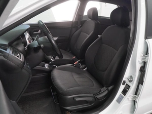 Хетчбэк Kia Rio 2015 года, 849000 рублей, Воронеж