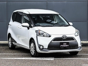 Минивэн Toyota Sienta 2015 года, 1319000 рублей, Кирилловка